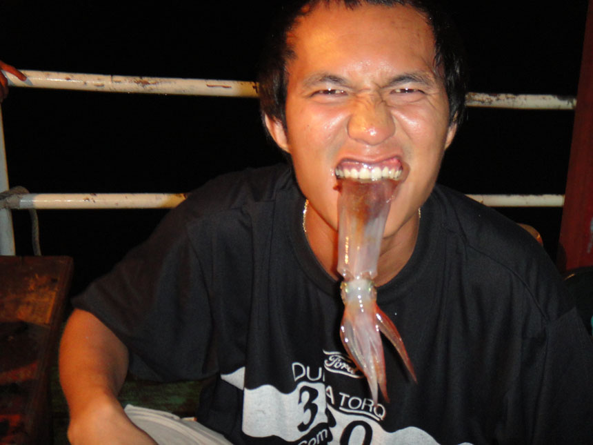 มนุษย์ กิน หมึก ครับ กิน สดๆๆ จริงๆๆ
 :tongue: :tongue: :tongue: :ohh: :ohh: :ohh: :ohh: :ohh: :ohh