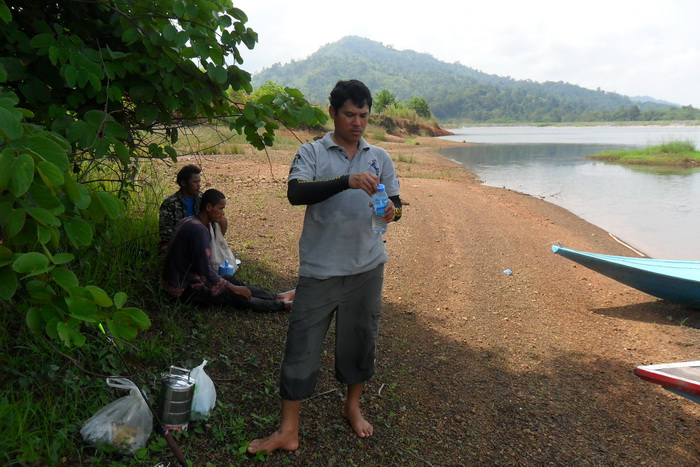 







--------------         ตีได้ซะแป๊บ   น้าแอนก็ วิ่งเรือ   มาหา    บอกว่าหิวข้าว      
