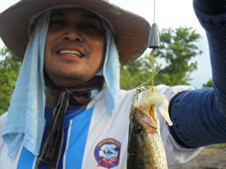 ตะกั่วอย่างใหญ่ ไม่งั้น ตีไม่ออก ส่งเหยื่อไม่ได้  :grin: :grin: