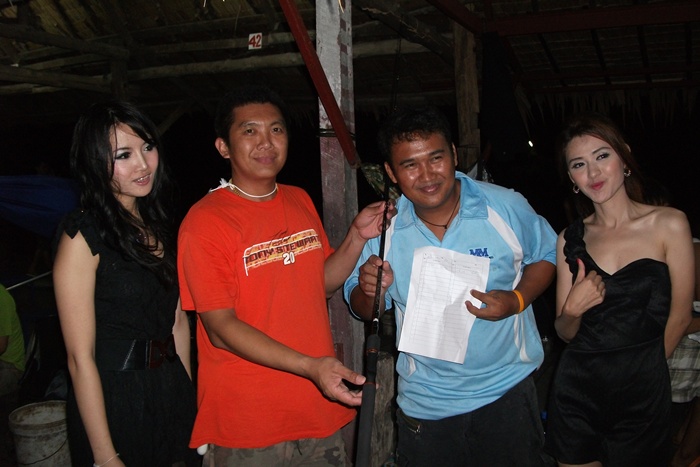 :smile:  ผู้โชคดีรับรางวัลคันอาบูจากน้าวันครับ :smile:
