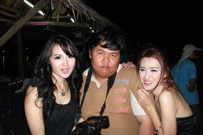 เพิ่งรู้นะเนี่ยว่าเป็นตากล้องแล้วสาวๆชอบรู้งี้ซื้อกล้องตั้งนานแล้ว ฮี่ๆๆ :grin: :grin: