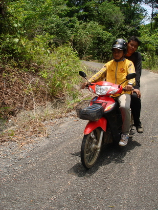 คนขี่ ฉายา เต่าเชิญยิ้มตราด  (กู๋มืด)
 :laughing: :laughing: :laughing: :laughing: