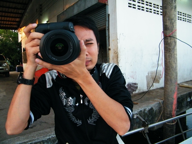 ช่างภาพประจำทีม...fuji ไม่จับ....เจอเลนส์ใหญ่ๆ ยาวๆ คว้ามับเลยนะ :laughing: :laughing: :laughing: :l