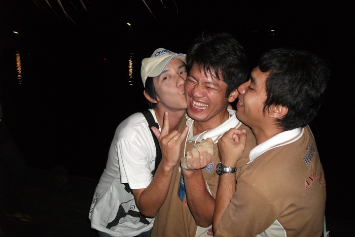  :smile:  18+  :laughing:

        สวัสดีครับ

  น้าเบียร์

  น้า chedthasit

  น้าMadAss135
