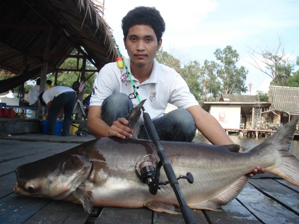 น้าที่ได้ปลาตัวแรก................... :grin: :grin: :grin: