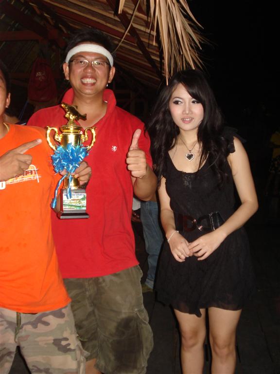 น้าปิงปอง.........กับรูปเขย่าเสาบ้านนิดหน่อย................. :laughing: :laughing: :laughing: