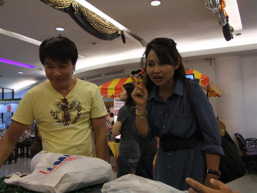 [b]แหม แหม เห็น สาวๆเป็นไม่ได้เลยนะ น้