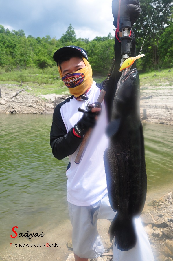 หล่อๆครับ แต่เซ็งกล้อง  :laughing: :laughing: :laughing: