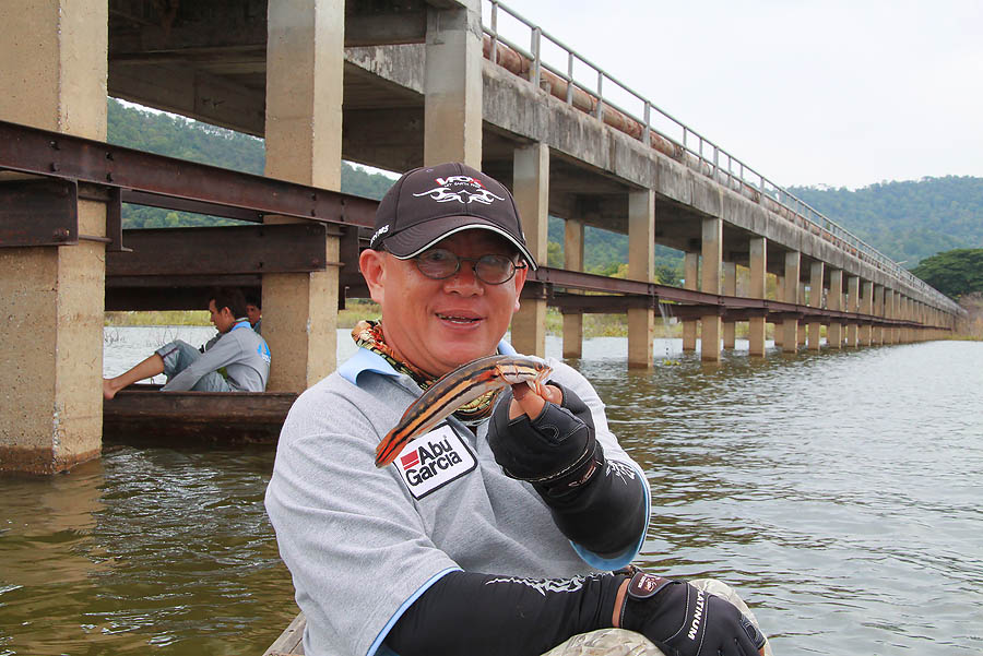 [b]พอซักพัก เรือลำที่ น้าทวี กับ น้าวรายุทธ คนหล่อก้กลับมารวมตัวกันครับ น้าทวี มีผลงานมาฝากด้วยล่ะ อ