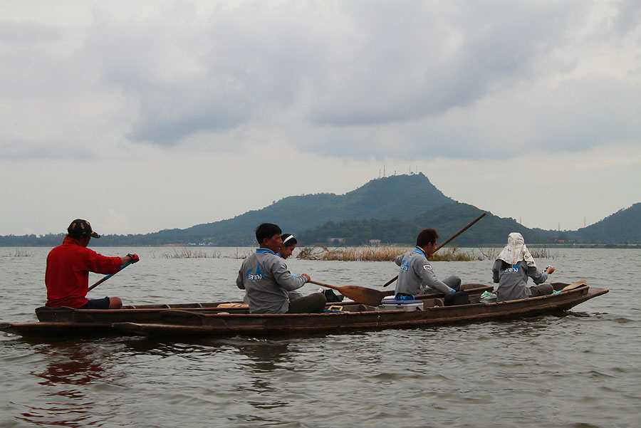 [b]โทรไปเช็คเรือ น้าบิ๊กกับน้าโข่ง แล้วครับ ปรากฎว่ายังไม่มา งั๊นเราเข้าฝั่งก่อนดีก่า อิอิ[/b]
:che
