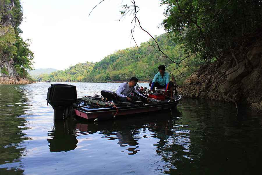 พักกินข้าวกันก่อนดีกว่า กบเว้ยเอาเรือมาเทียบกันเลย มากินข้าวกันก่อน :grin: :grin: :grin: