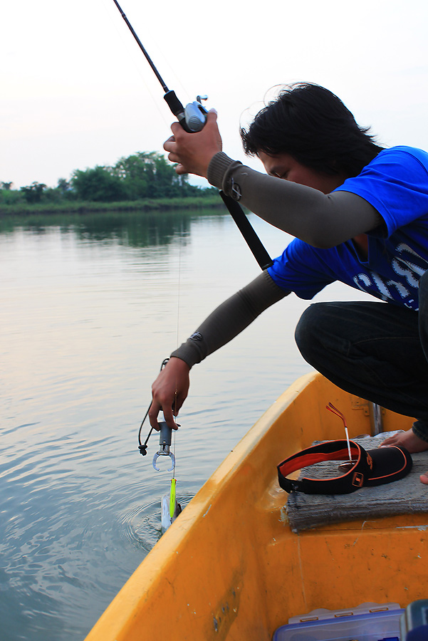 อ้าวววววววววว...............นี่ปลามริงหรอกรึนี่ ตรูนึกว่าของพี่ตุ่ซะอีก แสดงว่าเมื้อกี้มริงทำหน้าตาล