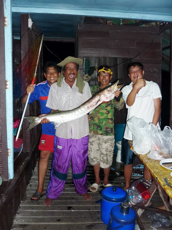 


โกดิษฐ์ดูท่าจะดีใจกว่าเพื่อน.............. :laughing: :laughing: :laughing: