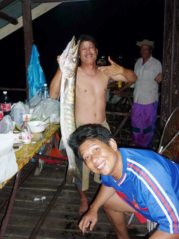 


พี่ทิพย์ขอหล่อเดี่ยว.............ขอมาจัดให้...........อ้าวเอ้ยไอ้แผน...มรึง.......โผล่มามั้ยว๊