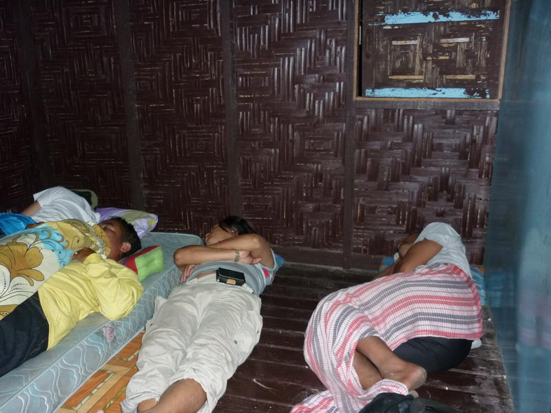 


นี่ก็เหมือนกัน..........เข้าห้องกันหมด