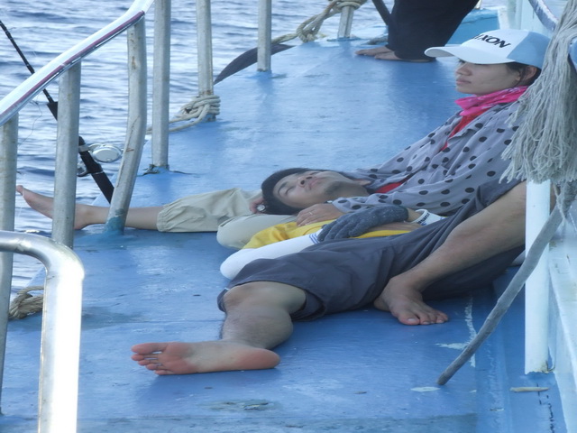 ขอพักสักหน่อย เดี๋ยวสู้ต่อ  (น้าๆ ตาร้อน)  :laughing: :laughing: :laughing: