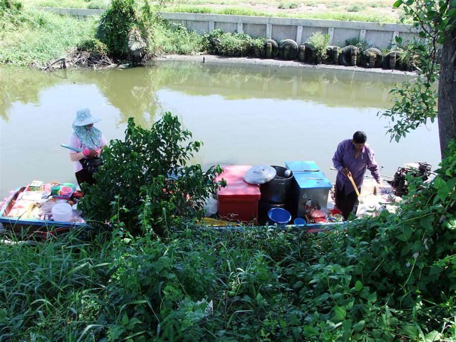 [b]อ่ะ อ่ะ อ่ะ ก๊วยเตี๋ยวเรือ มาครับ ต