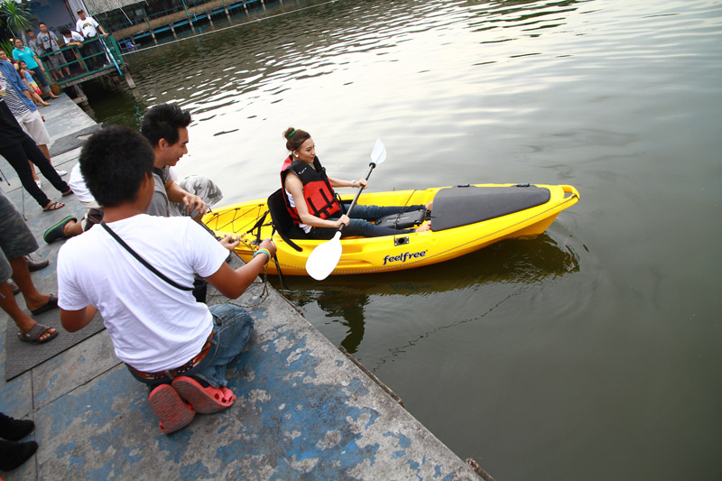 พริตตี้ขอลองลงเรือ จาก ร้าน PROKIK :grin: :grin: :grin: