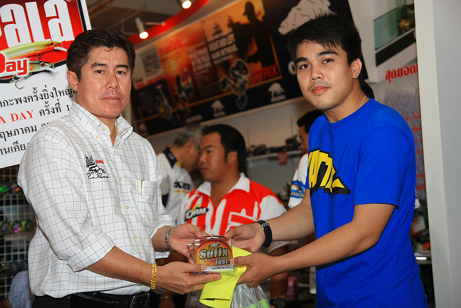 บู๊ทราพราร่ามีเล่นเกมส์แจกของรางว