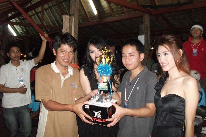   
    :smile:  ถ้วยรางวัล  พร้อมรอก G MAX ใหม่ซิงๆ 1 ตัวครับ :smile:



          ขอขอบคุณ เฮี