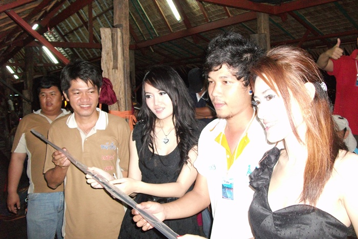
     :smile:   รางวัลชนะเลิศปลารวมครับ  :smile: