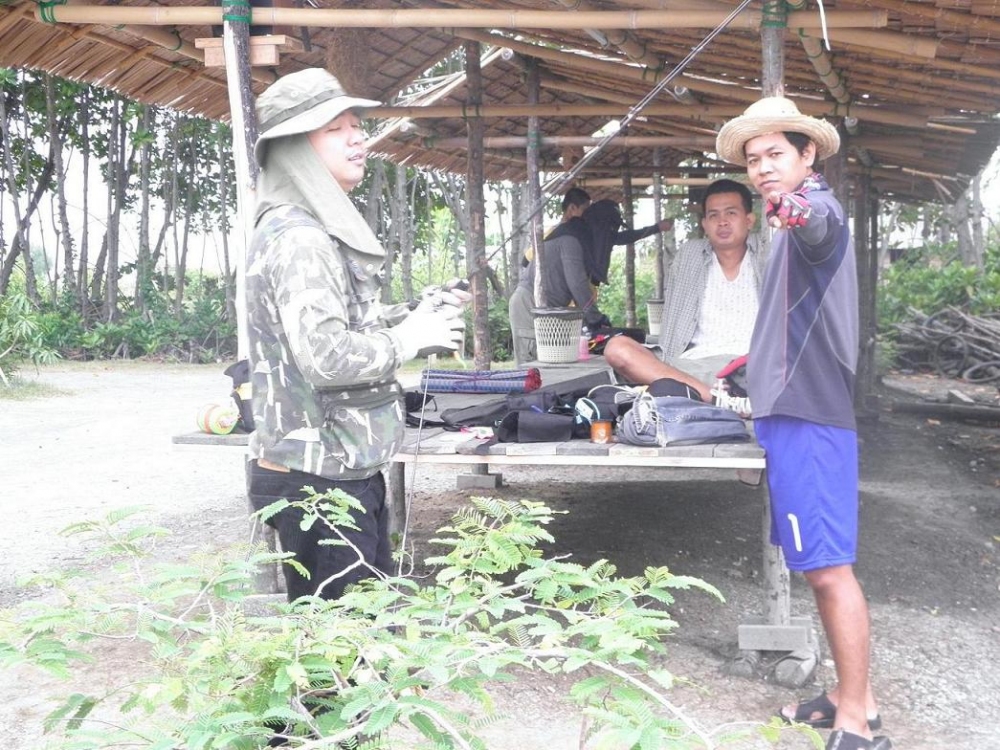 เตรียมพร้อม ก่อนลงสนาม แต่ละคนจัดการกับอุปกรณ์ส่วนตัว