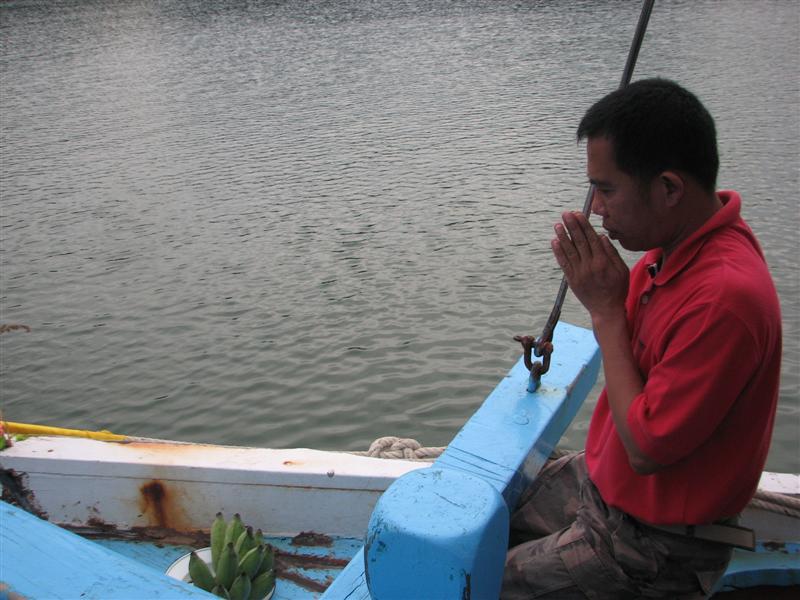 ท่านประธานไหว้แม่ย่านางก่อนออกจาก