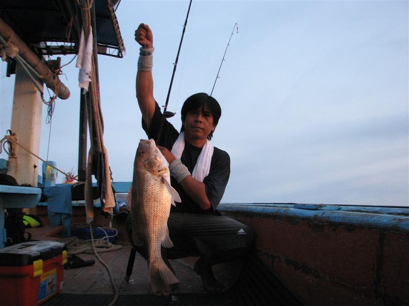 น้ายศได้เปิดเกมส์ night fishing ก่อนเลย  :love: :love: :love: :love: :love: