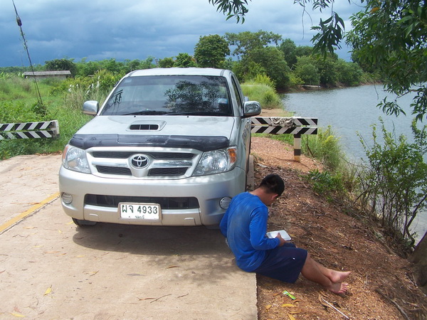 ไปถึงส่งกล่องข้าวให้โห...ซัดกระจาย
 :laughing: :laughing: :laughing: