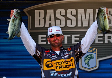 อันดับ 3
Gerald Swindle หรือ G-Man อดีต Angler of the Year เมื่อไม่กี่ปีก่อน โปรของ Quantum เช่นเดี