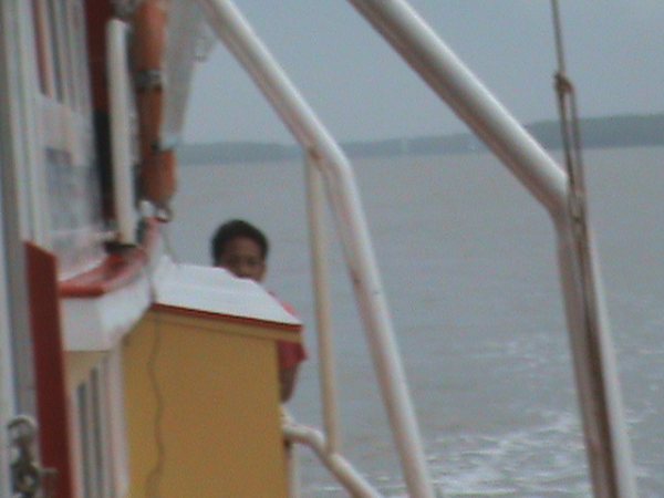 ใครแอบซุ่มท้ายเรือหว่า