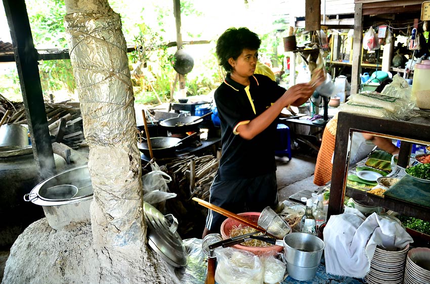 ร้านนี้ขายมานานมากทุกอย่างก็ยังคง
