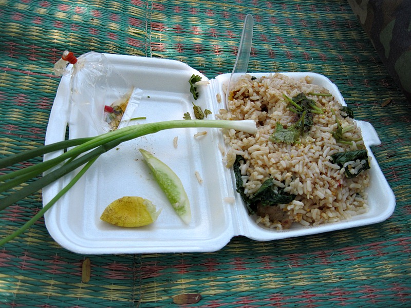 กินข้าวเอาแรงก่อน ไปลุยต่อช่วงบ่ายครับ   :umh: :umh: