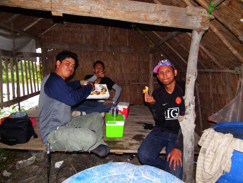 พักกินข้าวกันครับ   และตบท้ายด้วยขอ