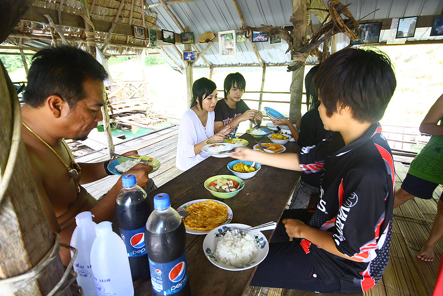อาหรามื้อแรกที่ทางแพจัดใว้ให้ ที่ข