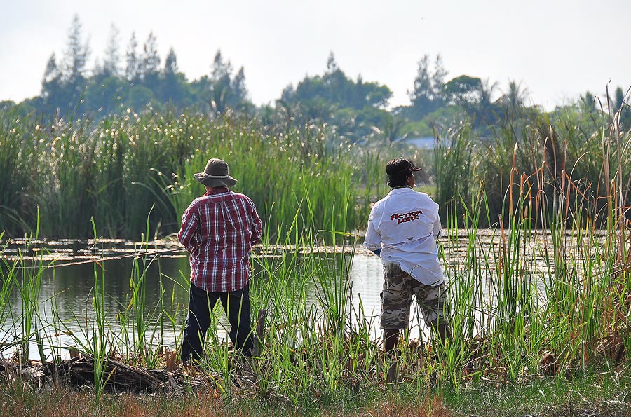 
น้ำอ่ำหวดซ้าย  ท่านรองโม่งหวดขวา  ขยันกันดีจริงๆ  :grin: :grin:

