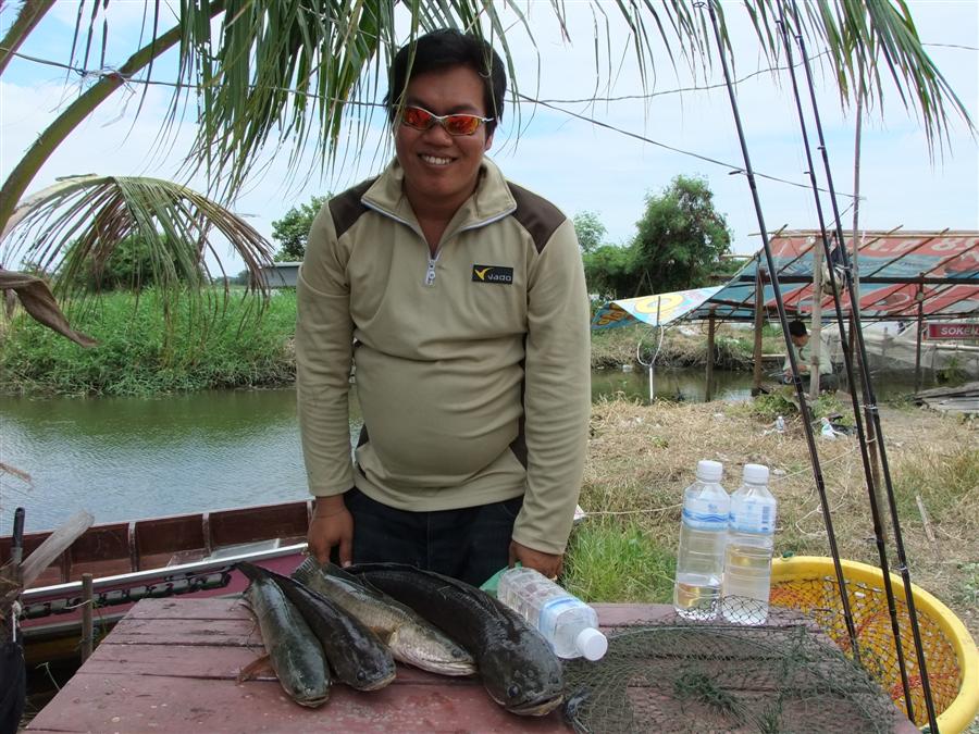[b]และแล้วก็เหมือนเดิมครับ หม่ำข้าวเ