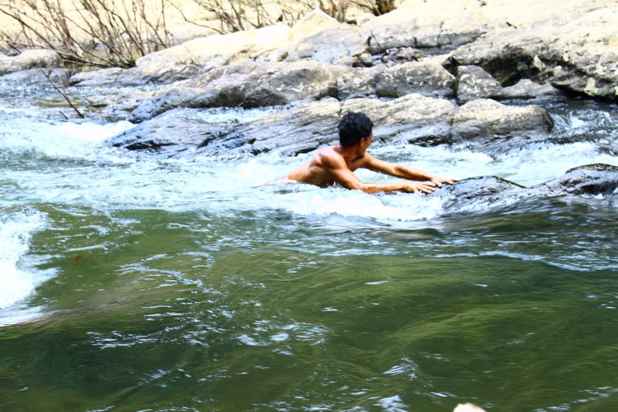 ภาพนาทีชีวิตครับ....เอิ้กๆๆๆๆ...เรือไป