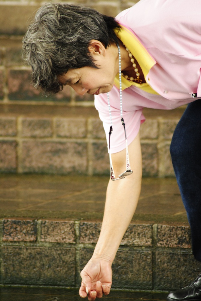 หวานใจคุณเจนศักดิ์  ก็ลงมาช่วยดูแล
