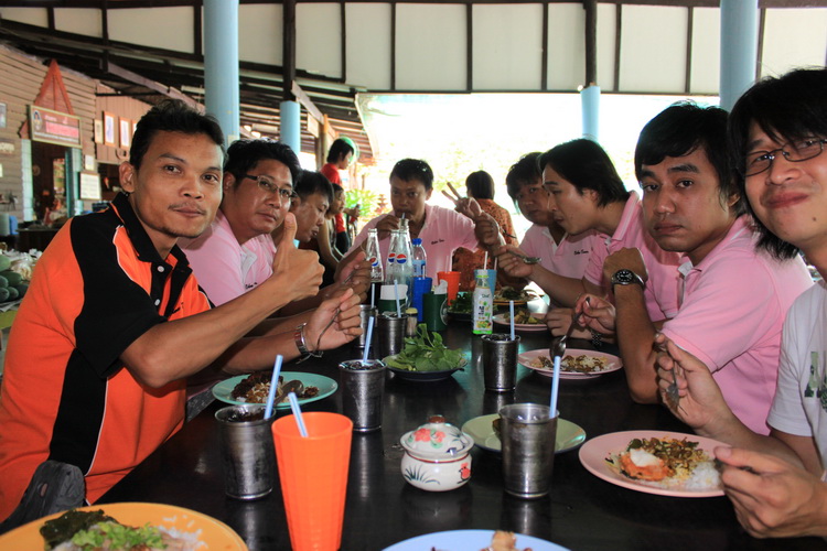 ทริปนี้เน้น กิน กับ อ้วก  ครับ   ขอบคุณทุกท่านที่ติดตามชม   ทะเลเรียบเจอกันใหม่ครับ  แต่ใครจะไปกลับผ
