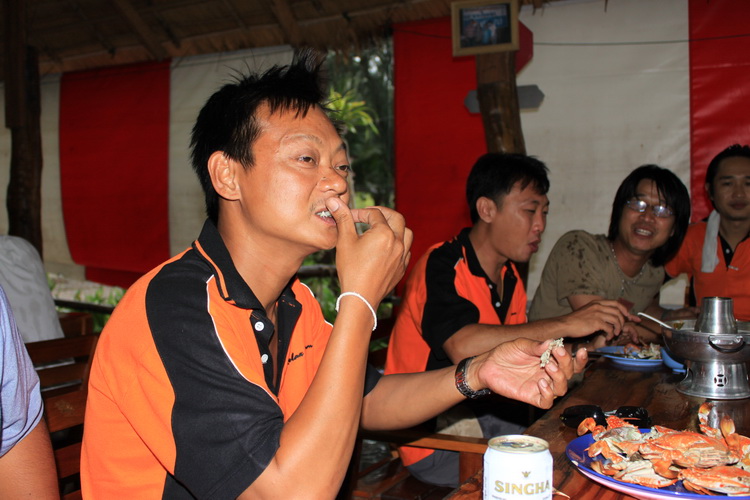 ดูหน้า น้านกเหมือนโดนคลื่น มา 10 เมตร :grin: