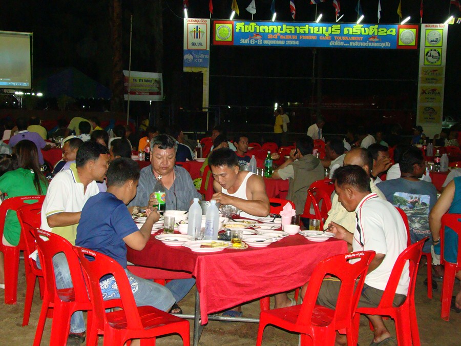 กินกันไปดูกันไป ใครเป็นใครบ้างรายงานตัวด้วยนะครับ จากเทศบาลนราธิวาสรับรางวัลพิเศษปลาเกมส์รวมตัวไปครั