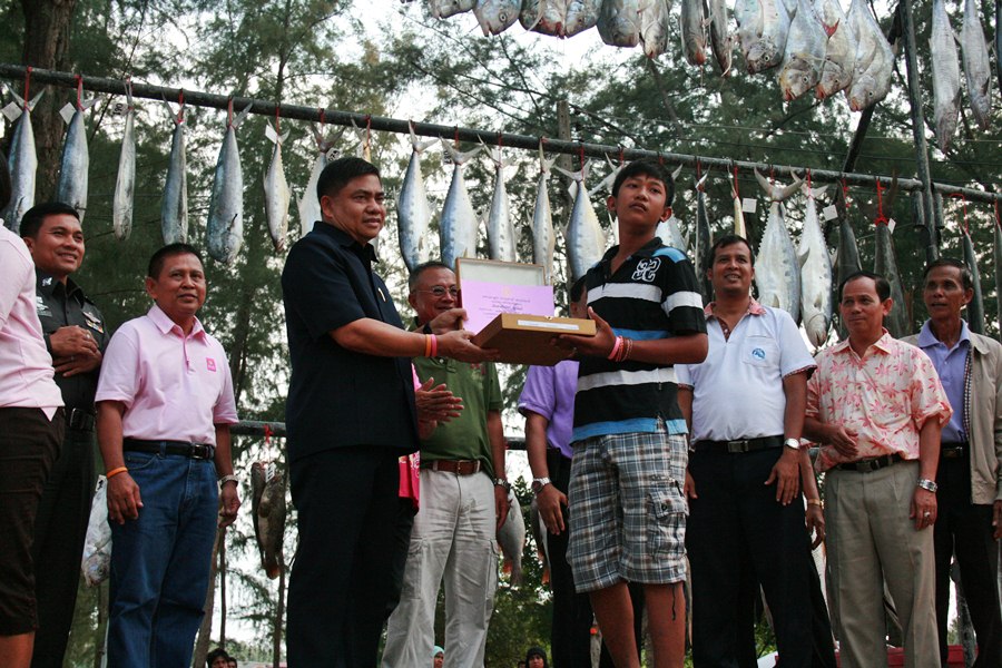             รางวัลรองชนะเลิศ ปลาอินทรี 

  ดช.ธีรภัทร์ อุปถัมภ์       จากทีม นำรสฟิชชิ่ง

      