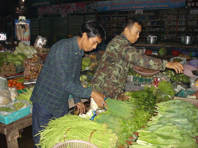 น้ากุ้ง กะ น้าพัฒน์ จัดเตรียมเสบียง :grin:
