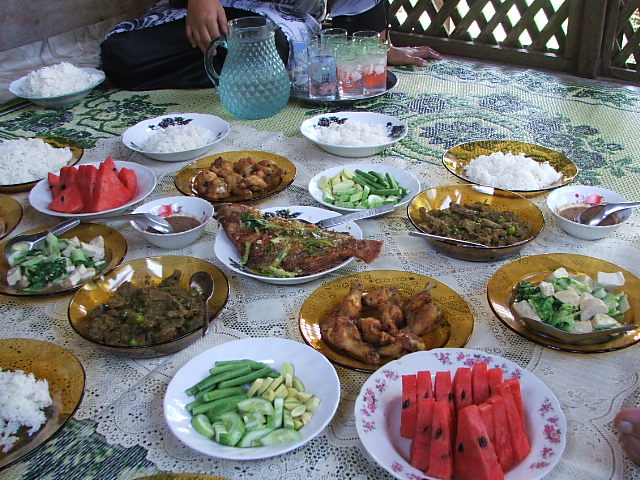 เลี้ยงข้าวเราจนอิ่ม