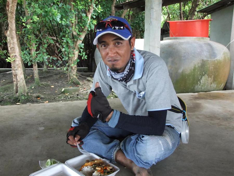 [b]หม่ำข้าวกันรื่นคอทุกคนครับ ผ่านฉลุยเลย อิอิ[/b]  :umh: :umh: :umh: :umh: :umh: :umh: :umh: :umh: