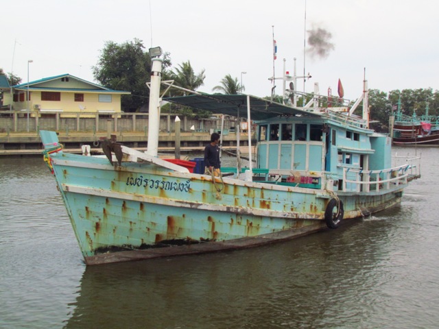 เรือพร้อมอยู่ที่ท่า แล้วครับ  เพชรว