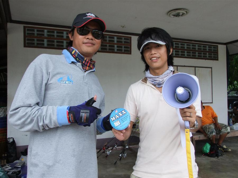 [b]และสุดท้าย ปลาใหญ่ อันดับที่ 6 (น้าวรายุทธ) ปลายางทีม จร้า เฮ้ เฮ้ เฮ้  รับรางวัลกันไป อิอิ[/b]

