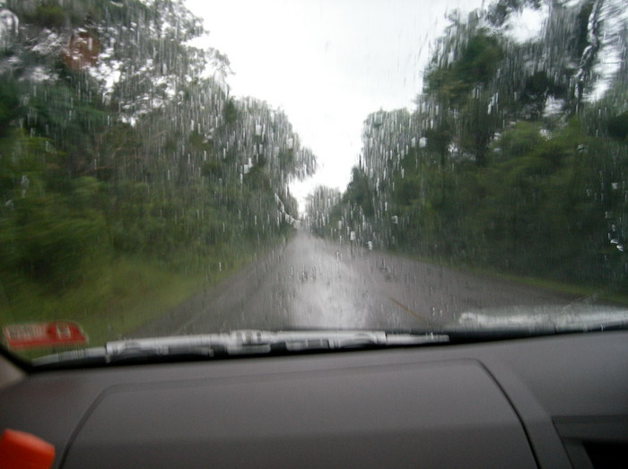  [b]ออกเดินทางมีฝนตกไล่หลังตลอดทางครับ  ออกเดินทางจากหมู่บ้านนักกีฟา  ไปรับแม่ของพี่ดำที่หนองจอก  แล