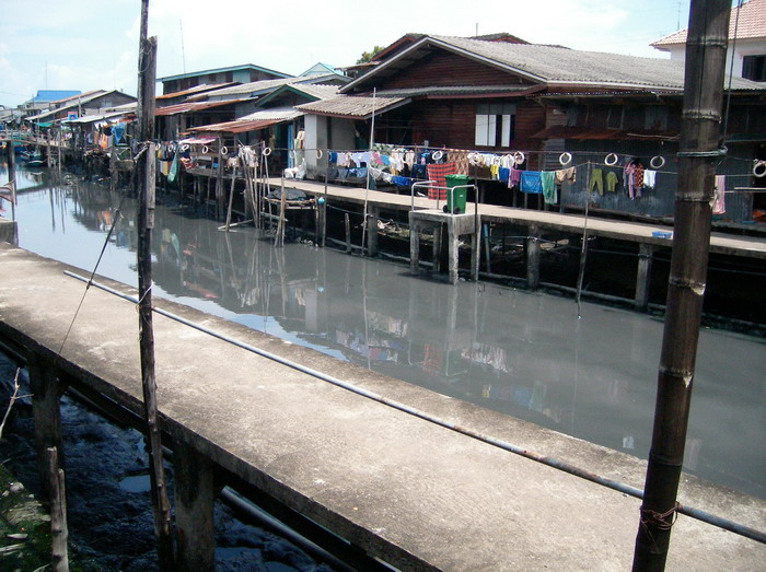 ชุมชนคลองสน  ( คลองใหญ่ )
คนอาศัยส่วน